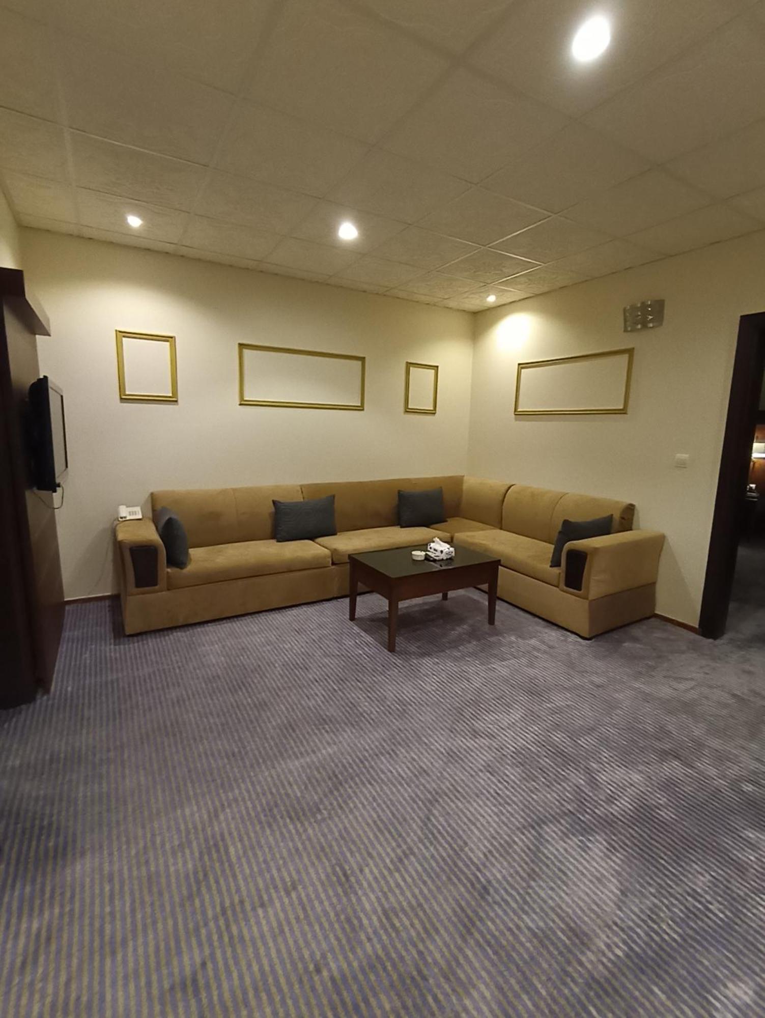 Saryet Al Hamra Hotel Apartments Jeddah Bagian luar foto